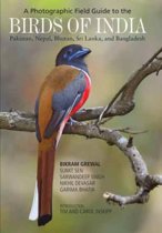A Photographic Field Guide to the Birds of India, Pakistan, Nepal, Bhutan, Sri Lanka, and Bangladesh A Photographic Field Guide to the Birds of India, Pakistan, Nepal, Bhutan, Sri Lanka, and Bangladesh